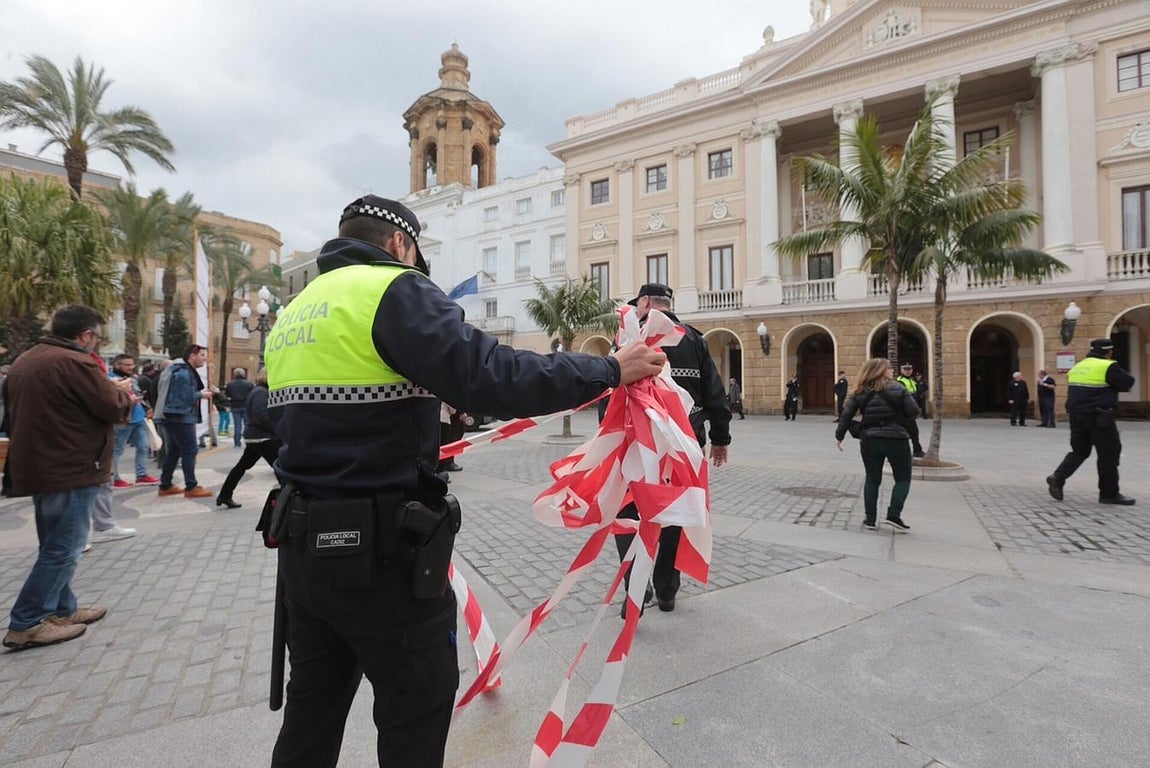 Fotos: Así se ha vivido el aviso de bomba