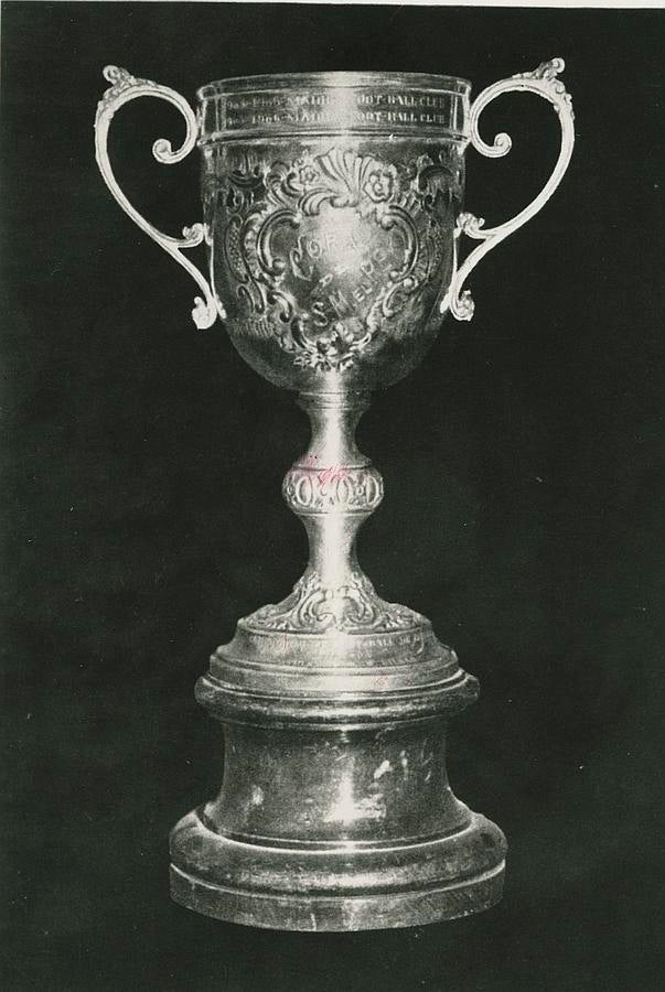 La Copa del Rey de Fútbol. Trofeo de la Copa del Rey de Fútbol, que creó Alfonso XIII, gran entusiasta del deporte