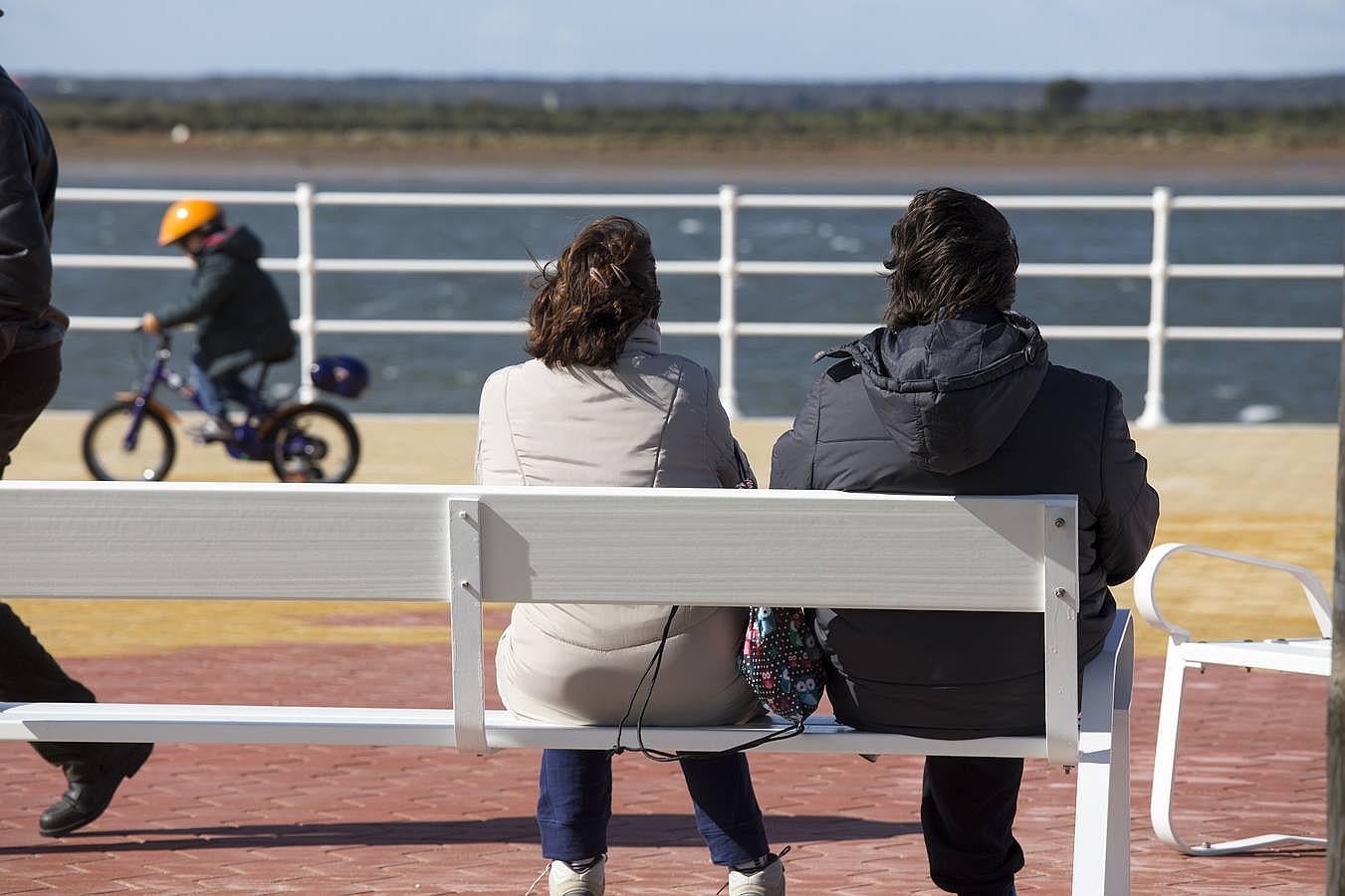 El nuevo Paseo de la Ría de Huelva se inauguró este 27 de febrero, en la jornada previa a la celebración del Día de Andalucía