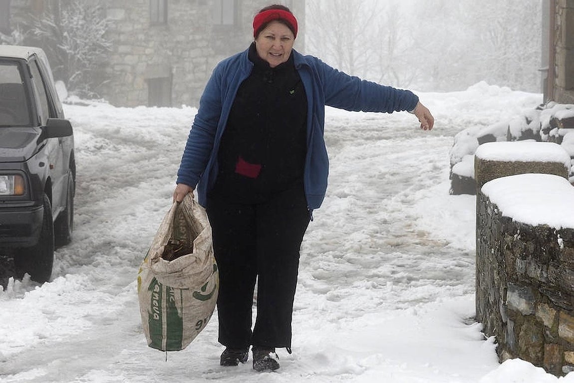 La nieve tiñe España de blanco. El temporal ha provocado dificultades en las carreteras pero también ha dejado bellas estampas en varias ciudades españolas