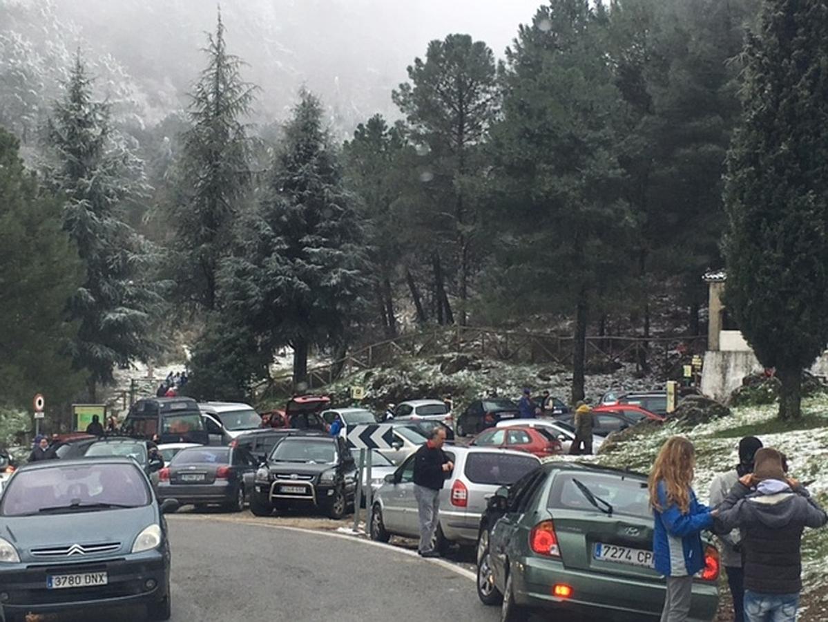 Grazalema y Villaluenga se tiñen de blanco