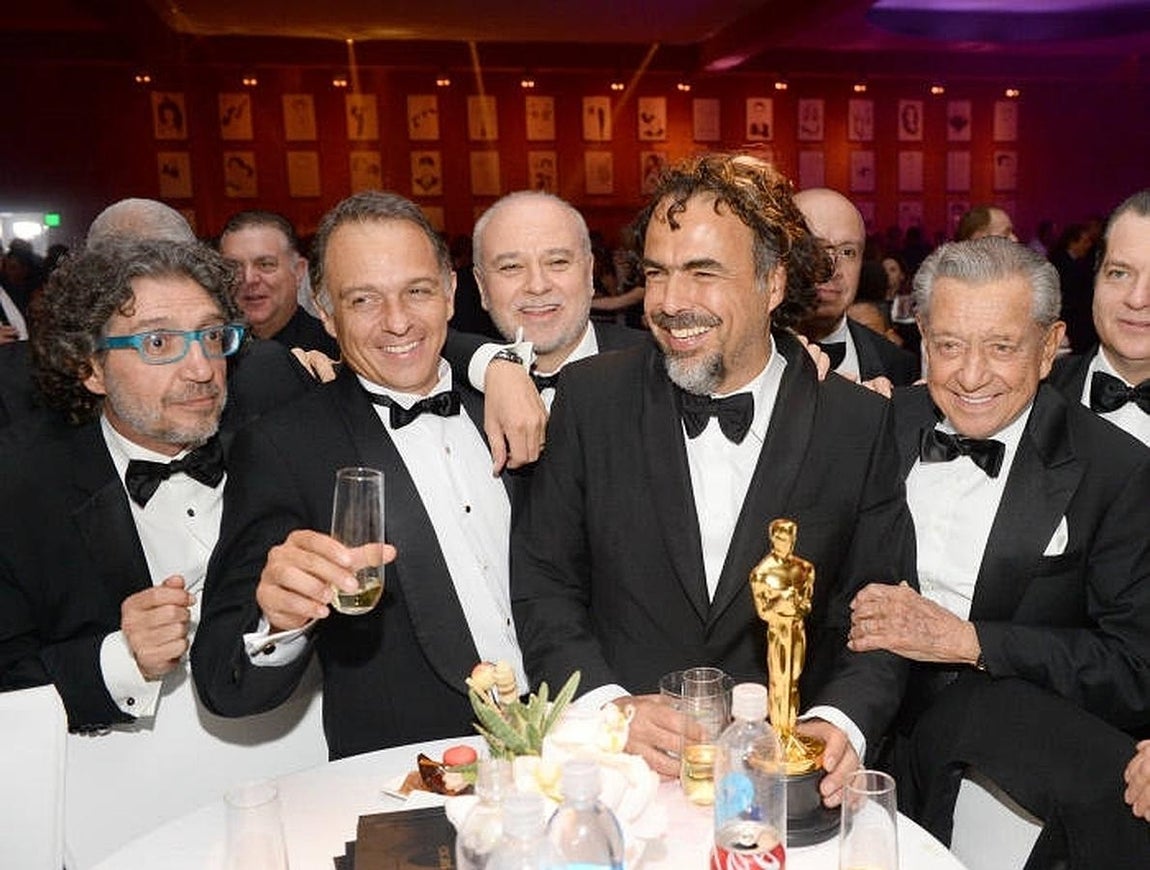 El equipo de «El Renacido» feliz tras una gran noche. 