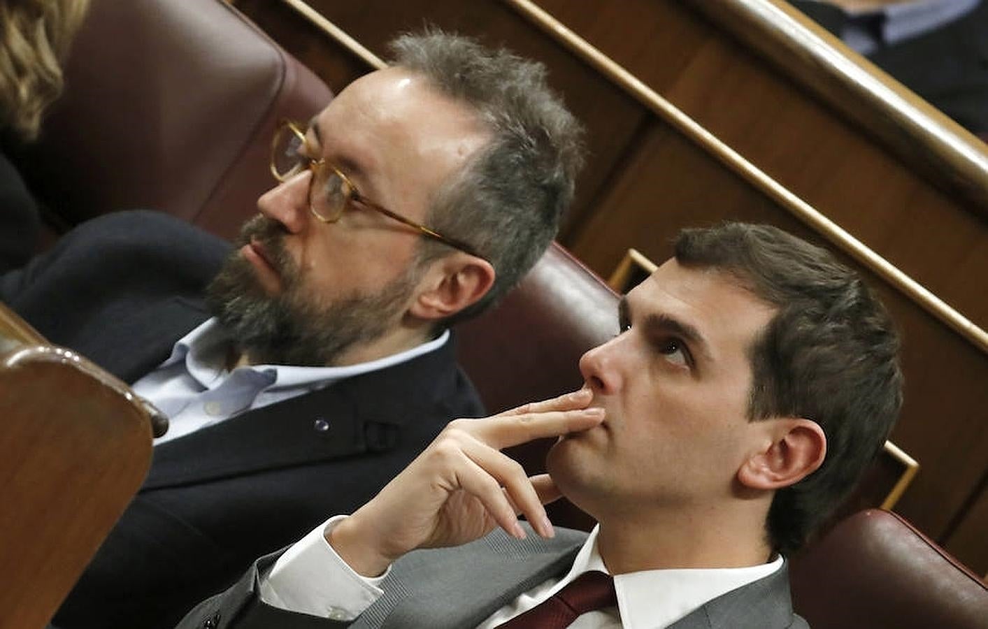 Juan Carlos Girauta y Albert Rivera, de Ciudadanos, durante el discurso de Pedro Sánchez. 