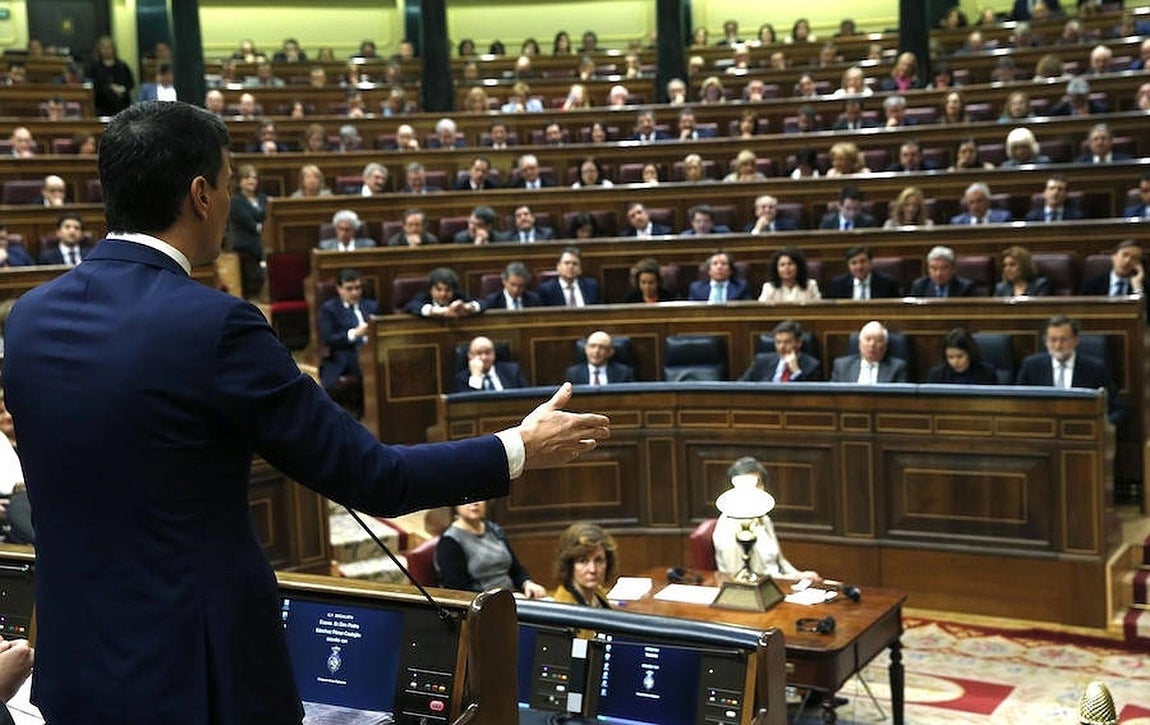 Las imágenes más destacadas de la segunda jornada de la Investidura de Sánchez. El debate entre Rajoy y el lider del PSOE ha sido muy tenso, cargado de reproches mutuos