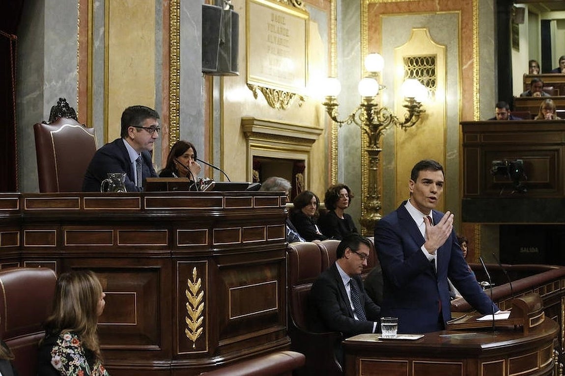 Las imágenes más destacadas de la segunda jornada de la Investidura de Sánchez. Pedro Sánchez ha salido en defensa del expresidente Felipe González y ha invitado a Podemos a unirse a las «fuerzas del cambio» en un tenso intercambio de reproches