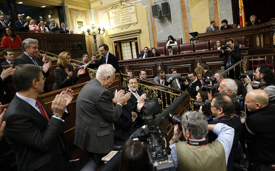 Las imágenes más destacadas de la segunda jornada de la Investidura de Sánchez. La bancada popular le ha dedicado una sonoros y prolongados aplausos al presidente del Gobierno en funciones