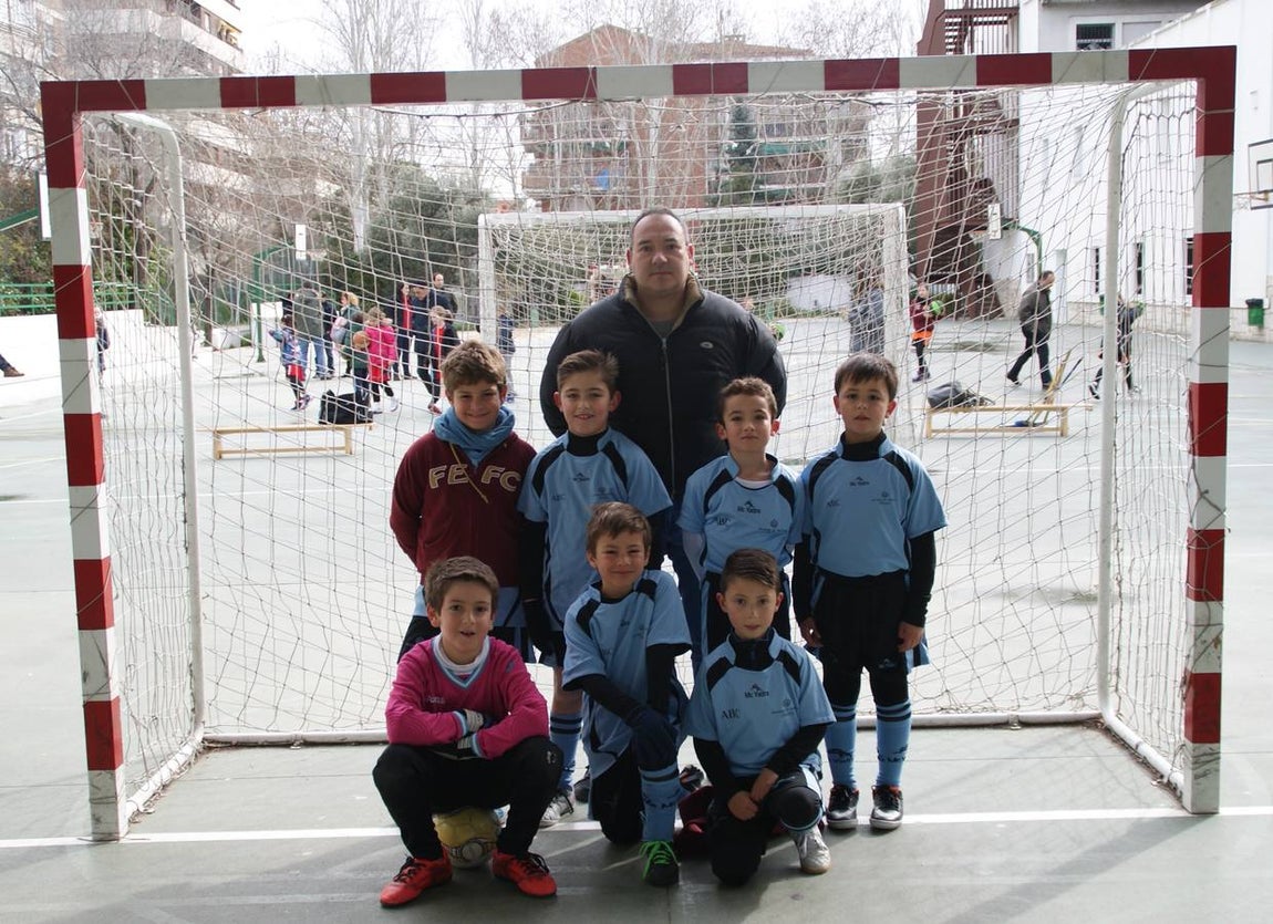 Santa Catalina de Sena: De izquierda a derecha y de arriba abajo, Beltrán, Jaime, José Luis (entrenador), José Luis, y Miguel Germán, Emilio y Gonzalo. 