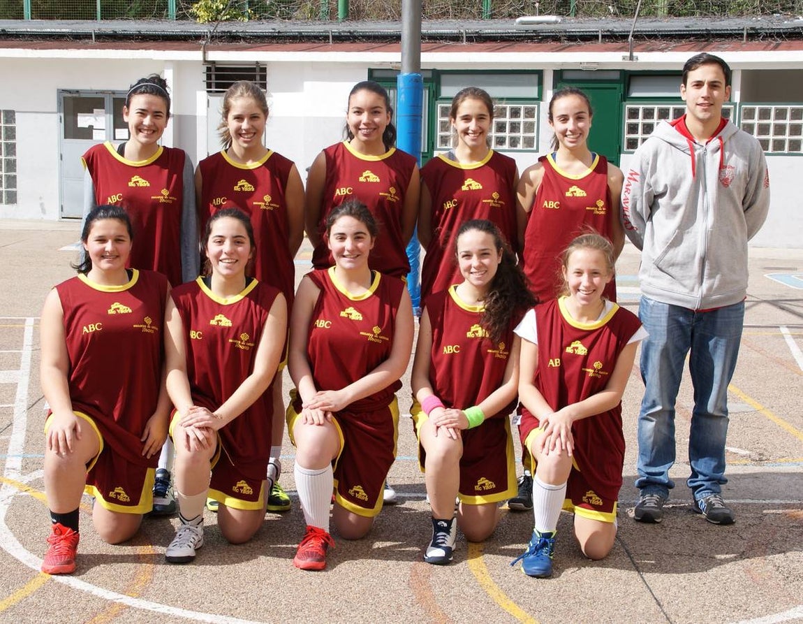 Ntra. Sra. Maravillas. Arriba de izquierda a derecha: Leire, Clara, Daniela Yanessa, Natalia, Cristina y Javier (entrenador). Debajo de izquierda a derecha: María de la Fuente, Ángela, María Silva, Teresa y Carmen. 
