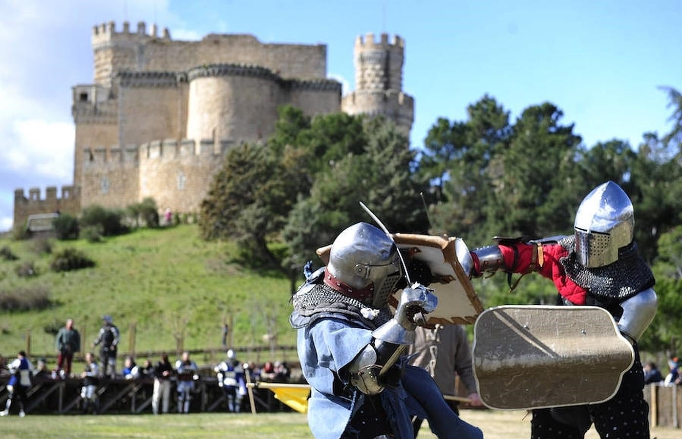 2. Entrenamiento del equipo madrileño de lucha medieval «Ursus Custodes», ayer en el Castillo de Manzanares el Real