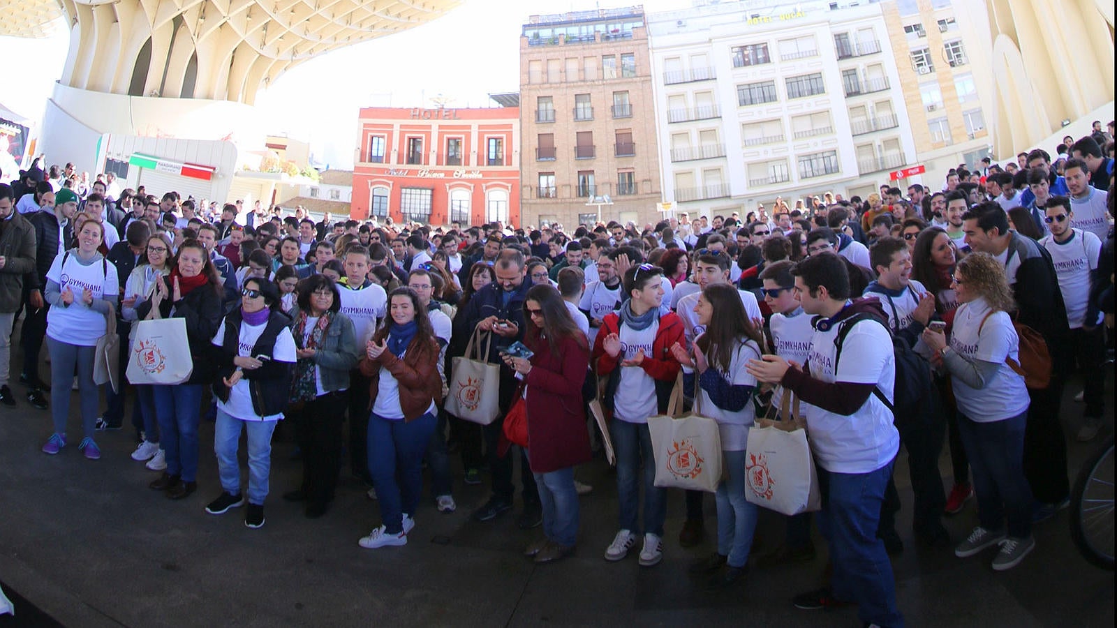 Éxito de público en la gymkhana de Pasión en Sevilla