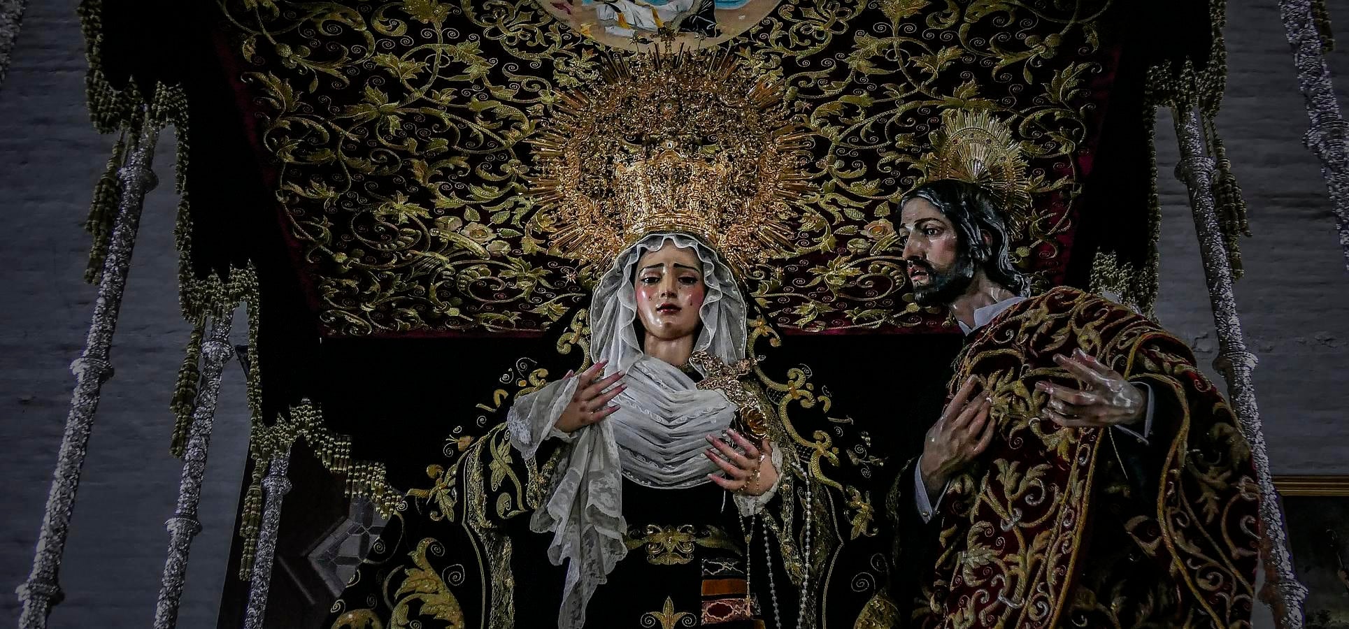 La Virgen de Gracia y Amparo ya está en su palio acompañada de San Juan