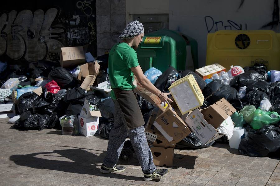 Las imágenes más impactantes de la huelga de limpieza en Málaga 