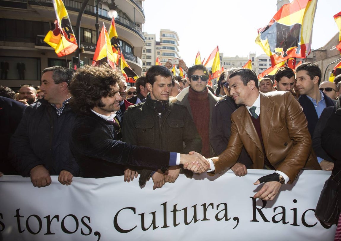 Imágenes de la multitudinaria manifestación taurina en Valencia