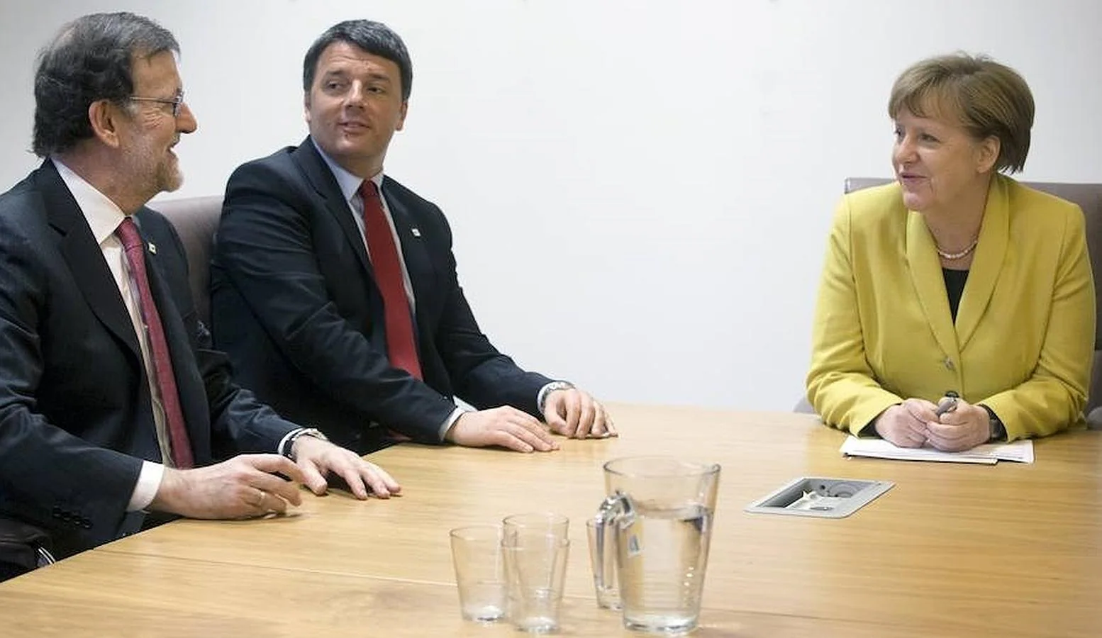 Mariano Rajoy y Matteo Renzi, durante la cumbre europea de este viernes en Bruselas, que llegó a un acuerdo con Turquía sobre los refugiados