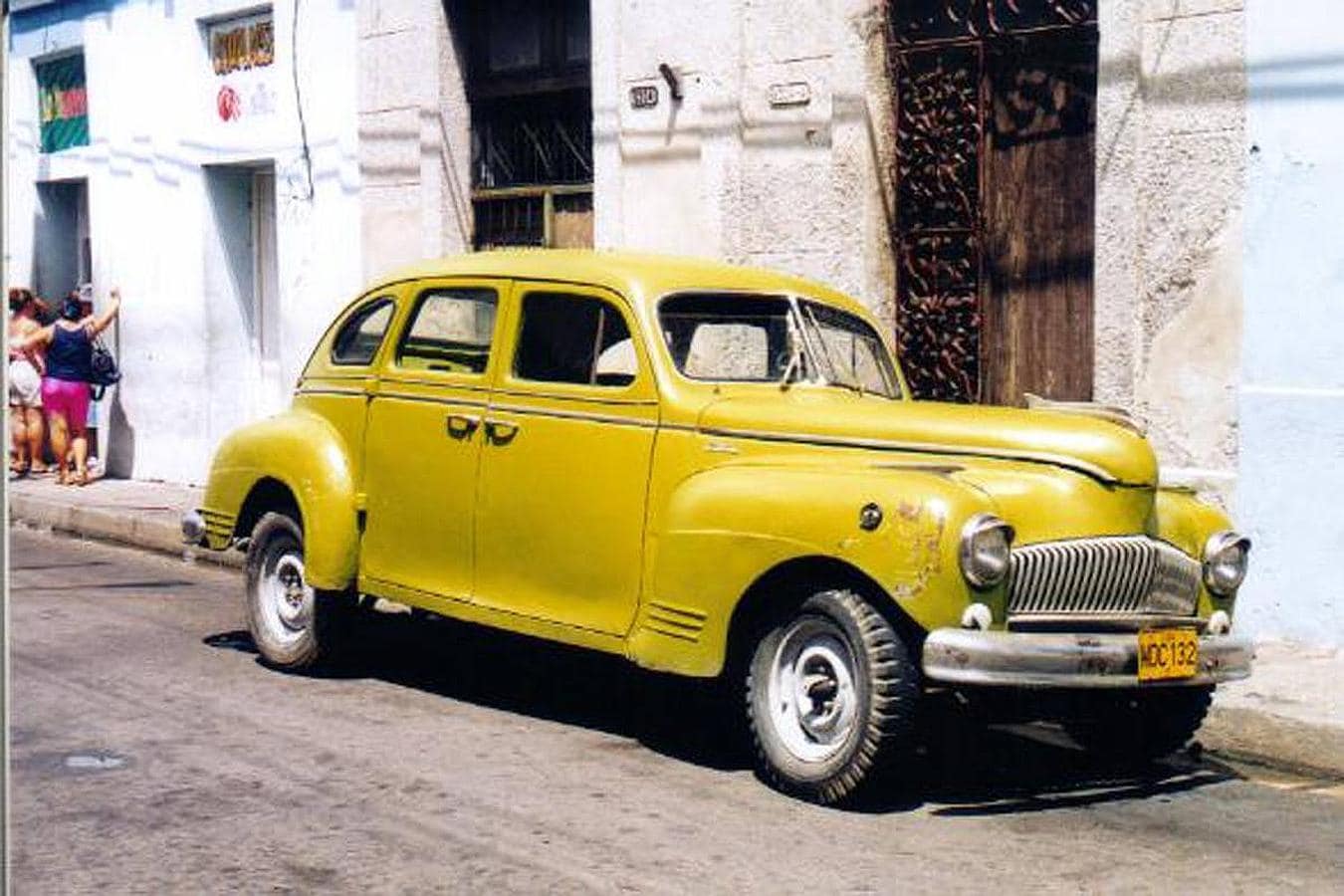 A base de ingenio los cubanos consiguen mantener estos coches en funcionamiento
