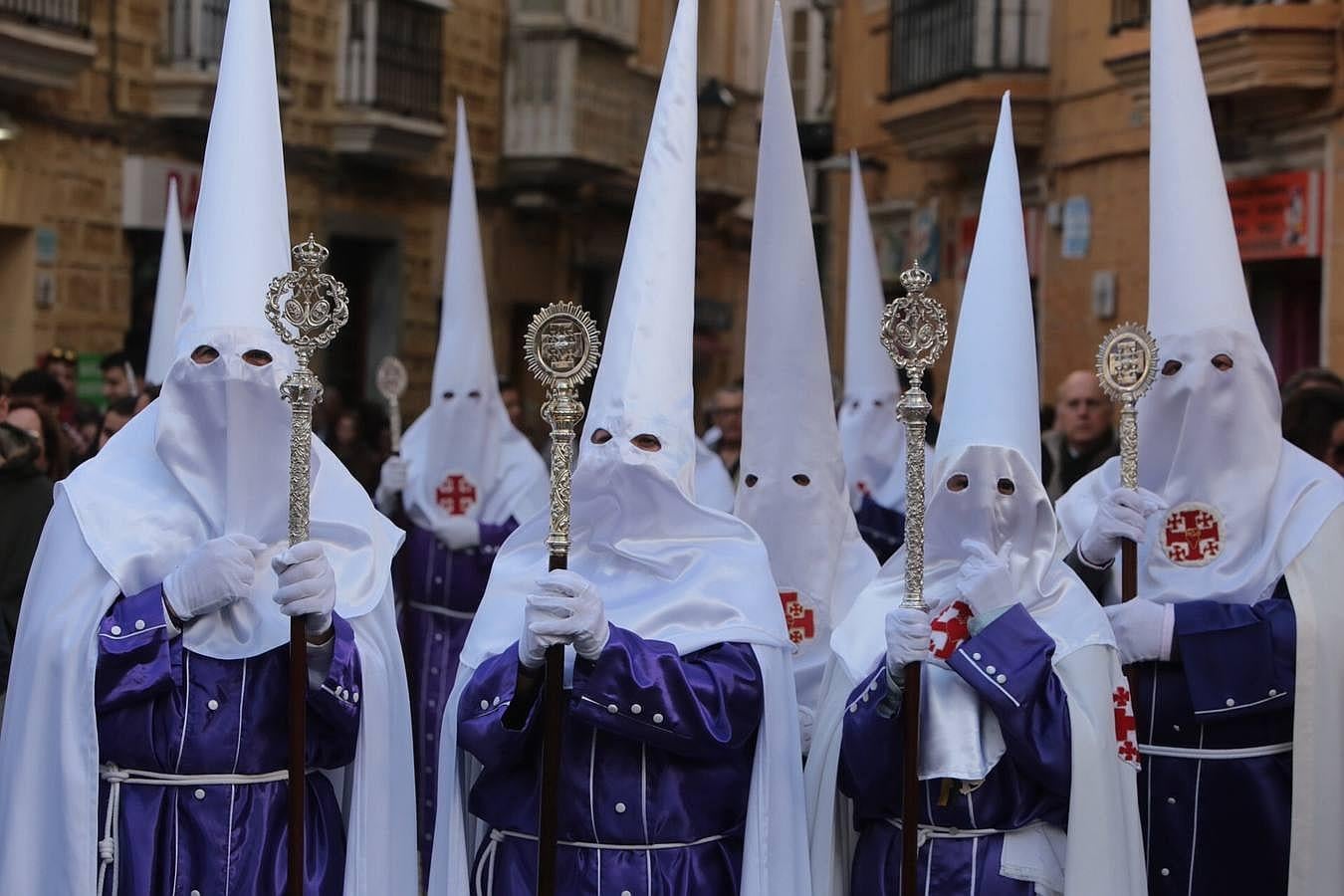 Fotos: El Nazareno del Amor en el Lunes Santo. Semana Santa en Cádiz 2016