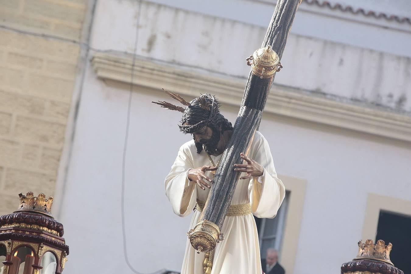 Fotos: El Nazareno del Amor en el Lunes Santo. Semana Santa en Cádiz 2016