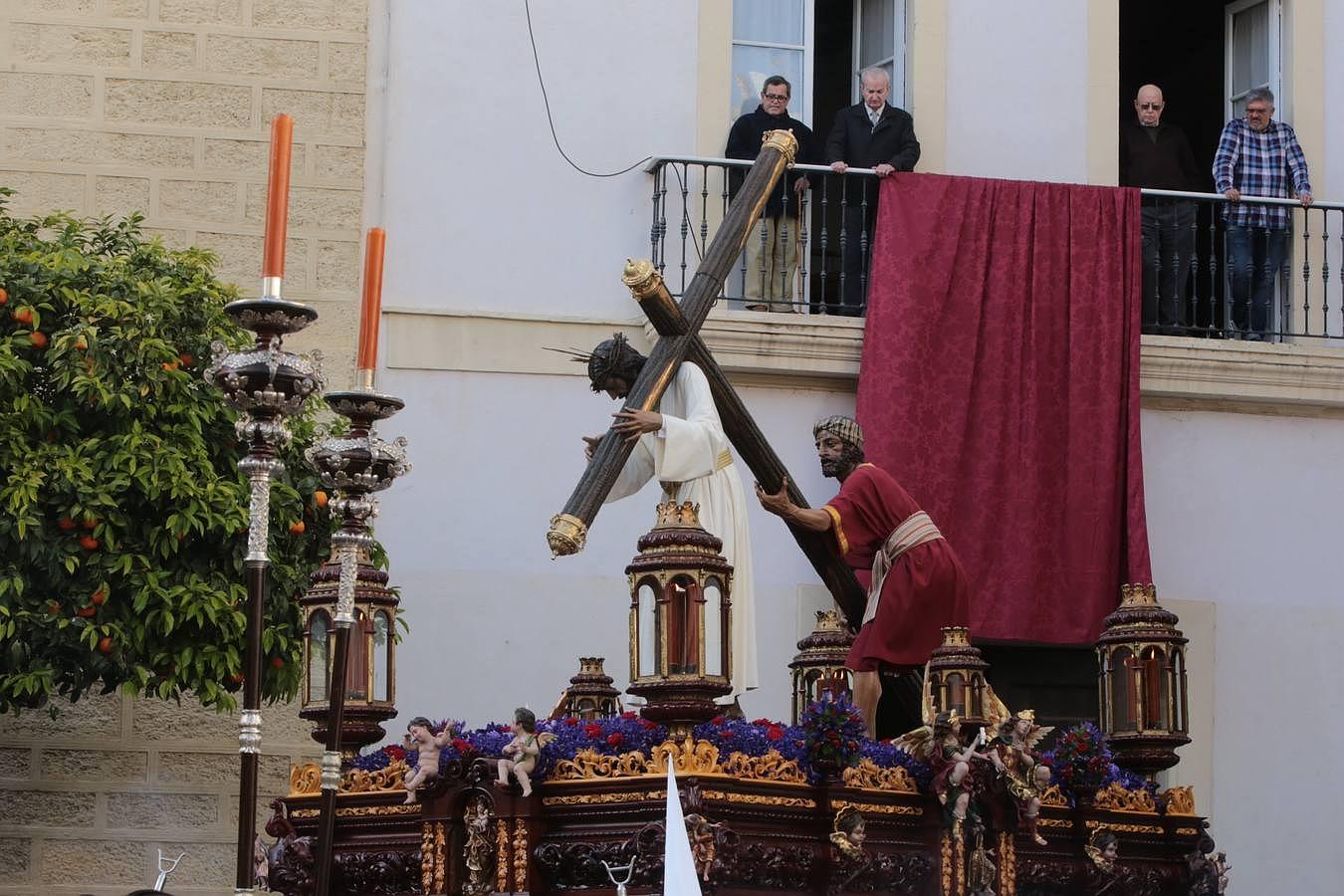 Fotos: El Nazareno del Amor en el Lunes Santo. Semana Santa en Cádiz 2016