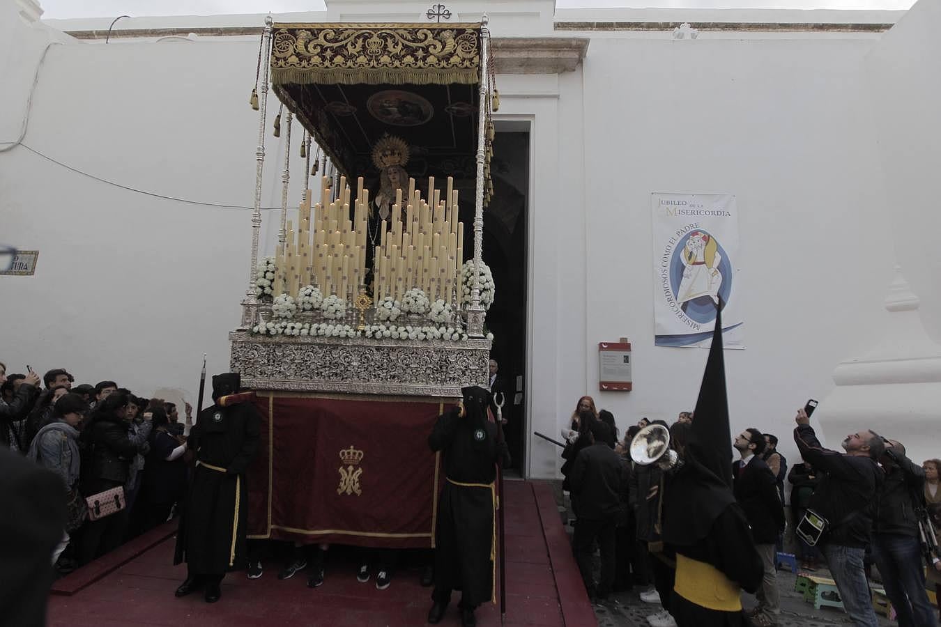 Fotos: Sanidad el Martes Santo en Cádiz. Semana Santa 2016