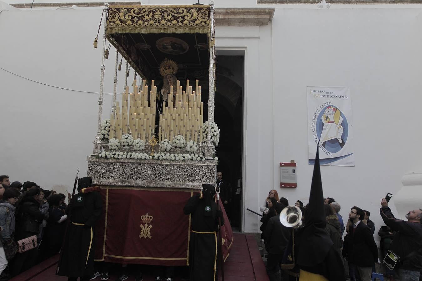 Fotos: Sanidad el Martes Santo en Cádiz. Semana Santa 2016