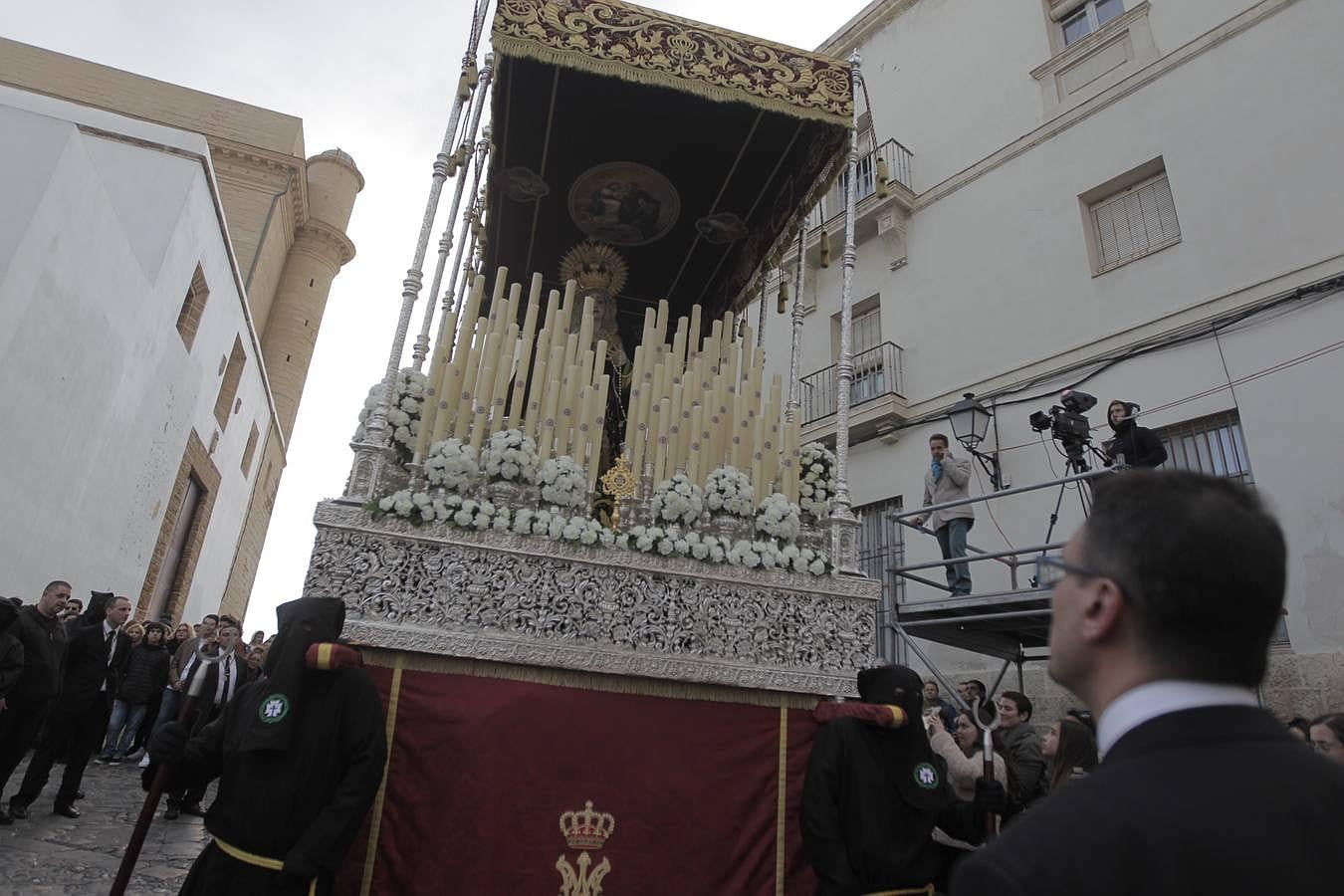 Fotos: Sanidad el Martes Santo en Cádiz. Semana Santa 2016