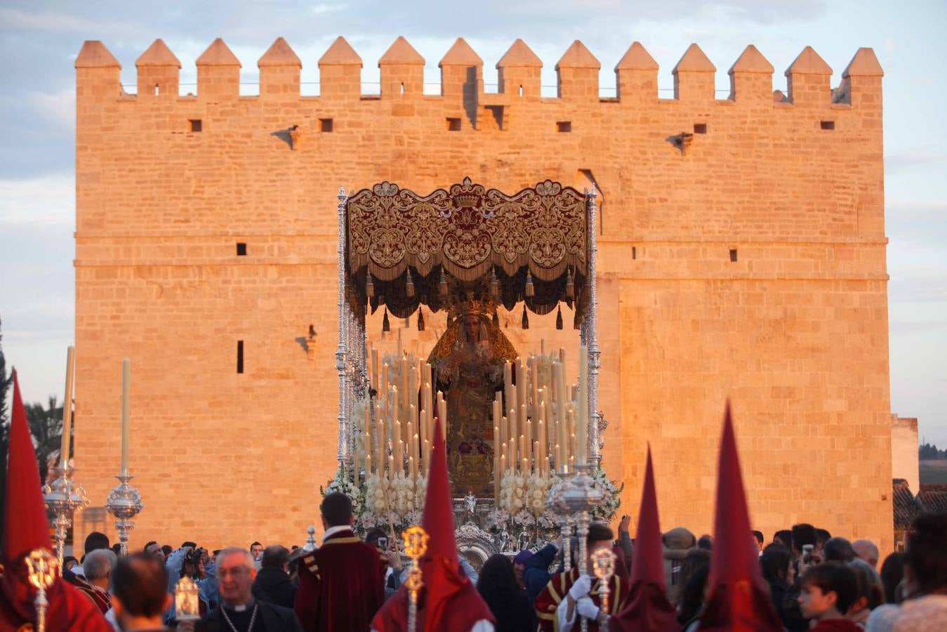 El Señor baja de la cruz en el Puente Romano