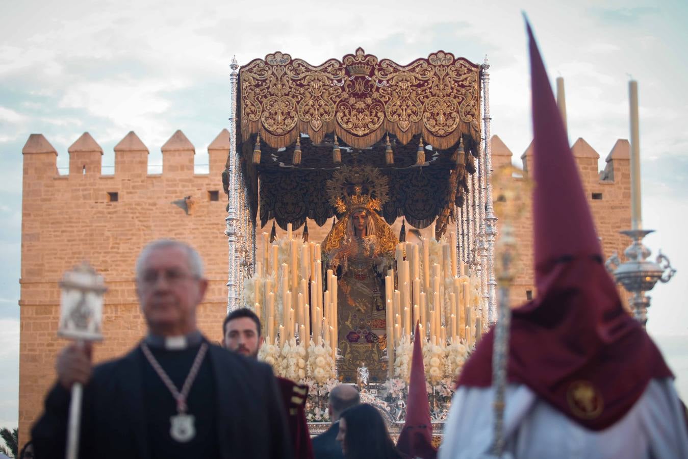 El Señor baja de la cruz en el Puente Romano