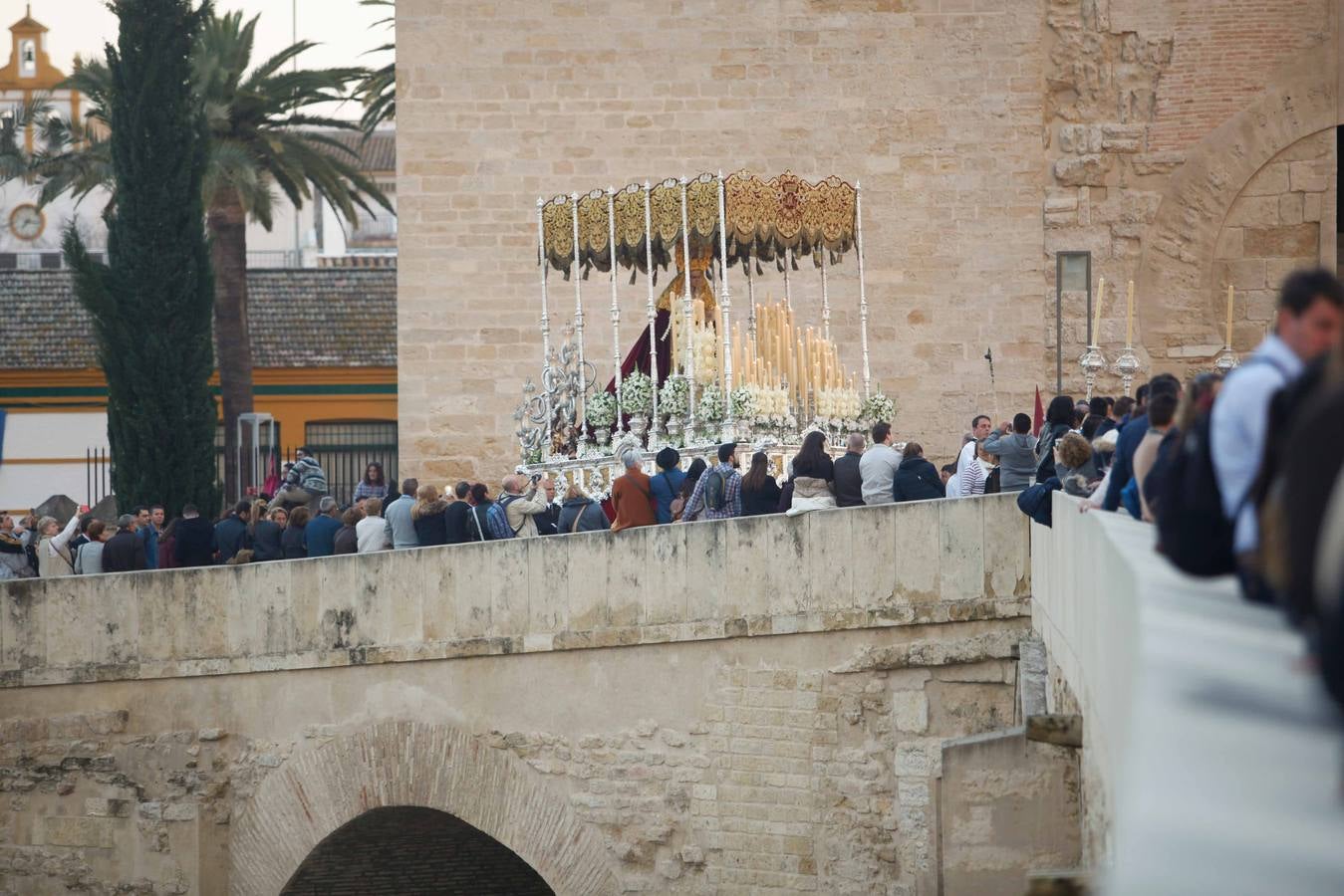 El Señor baja de la cruz en el Puente Romano