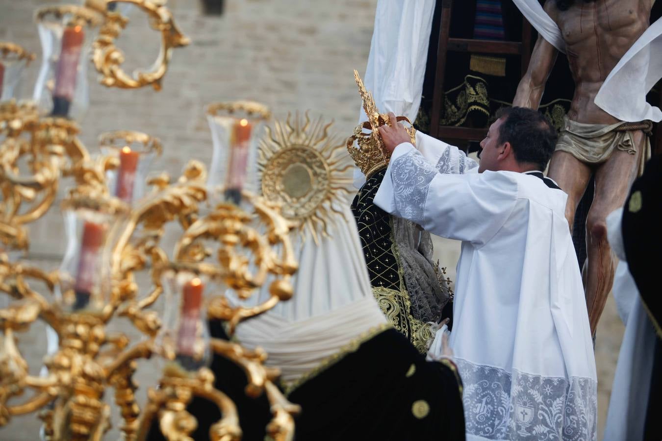 El Señor baja de la cruz en el Puente Romano