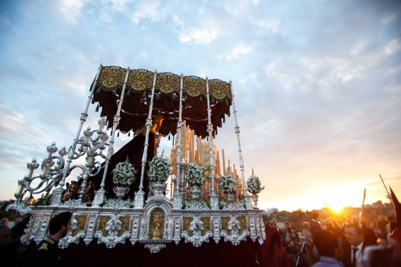 El Señor baja de la cruz en el Puente Romano