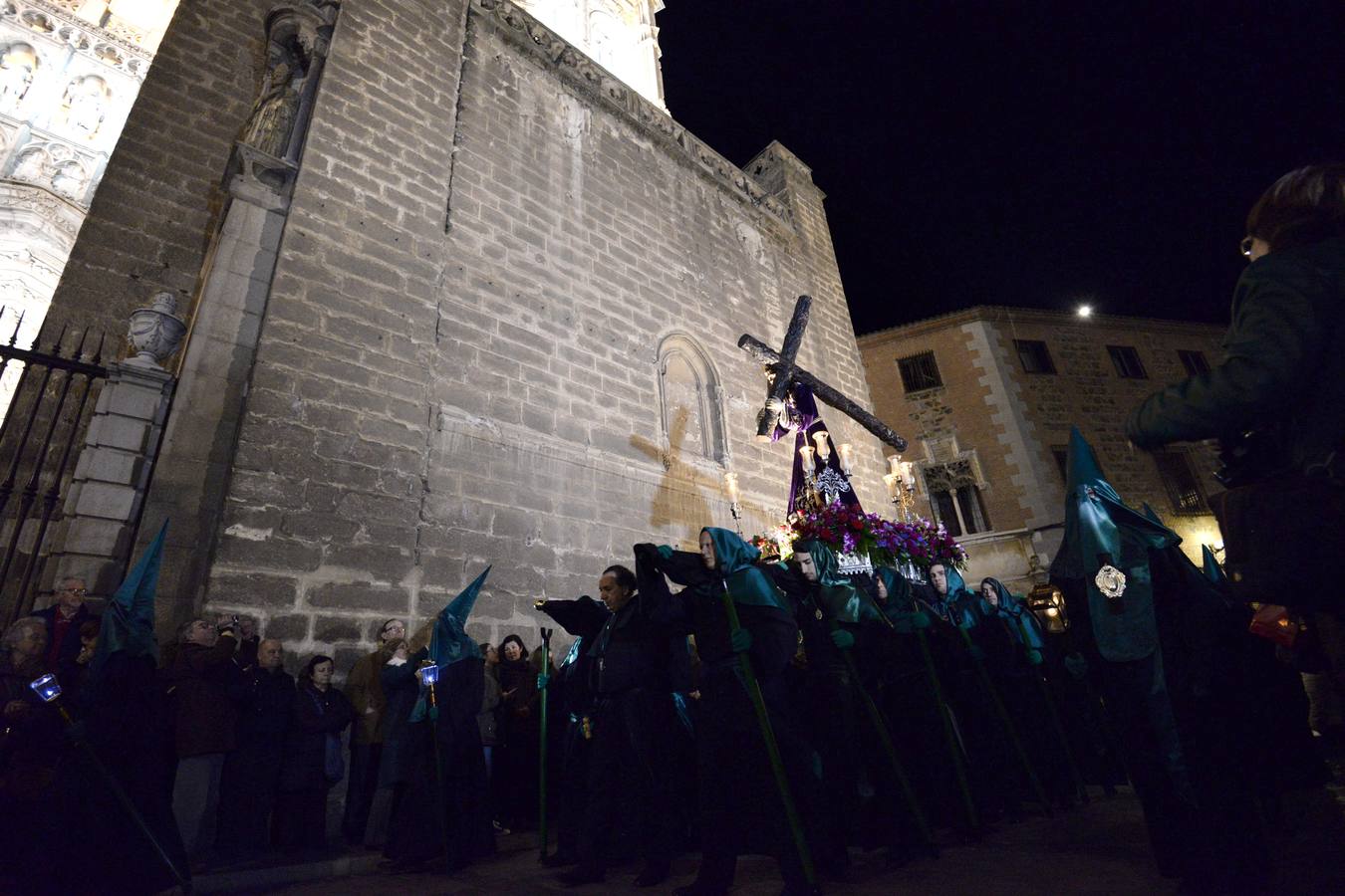 Los cinco pasos del Jueves Santo toledano, en imágenes,