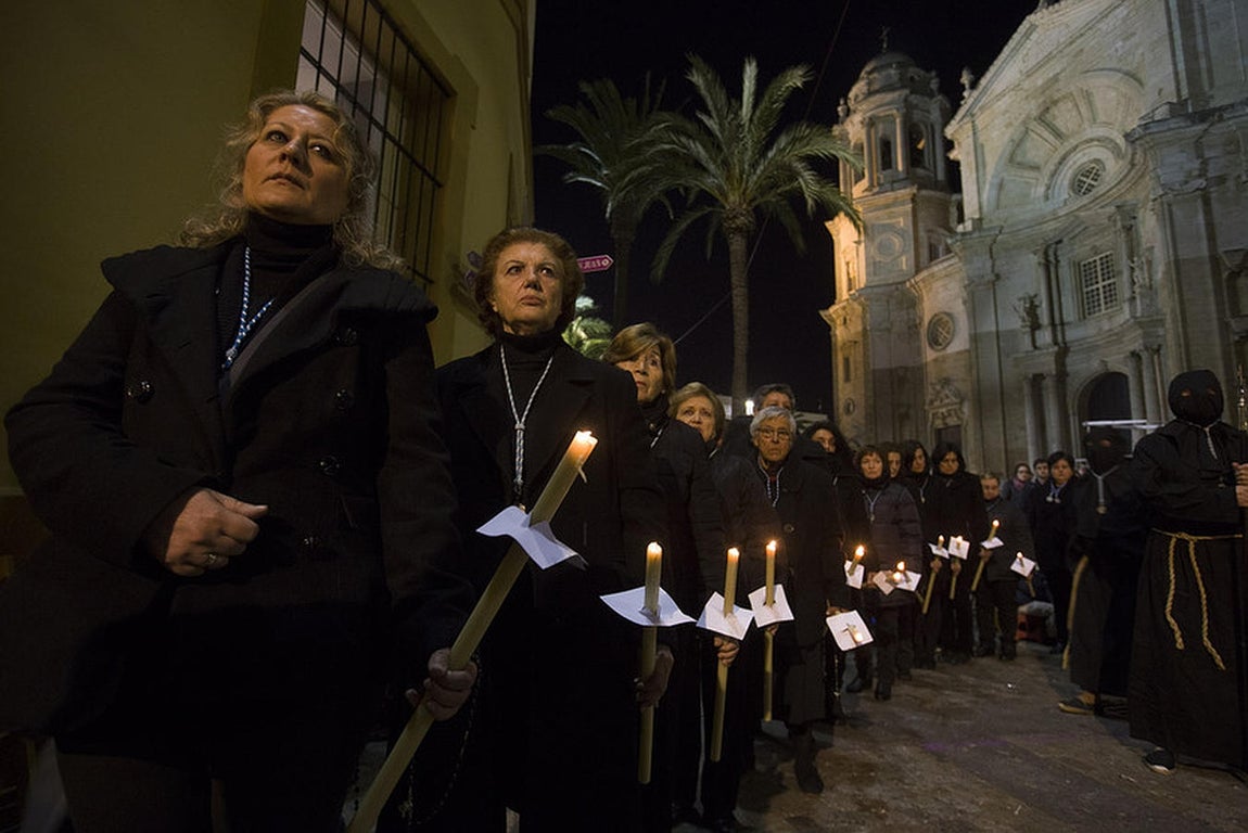 Fotos: Ecce Mater Tua el Sábado Santo en Cádiz
