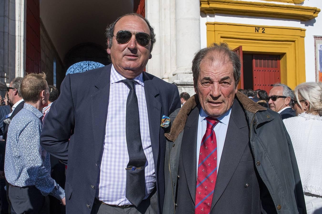 Leopoldo Sainz de la Maza, titular de la ganadería de Conde de la Maza, junto a Antonio Miura