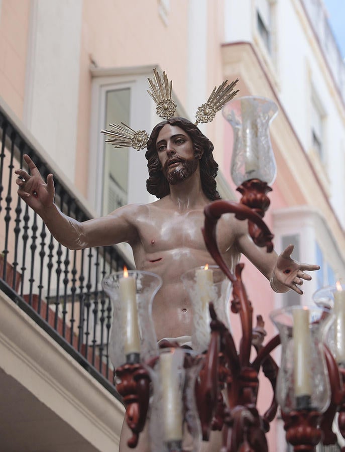 Fotos: El Resucitado por las calles de Cádiz