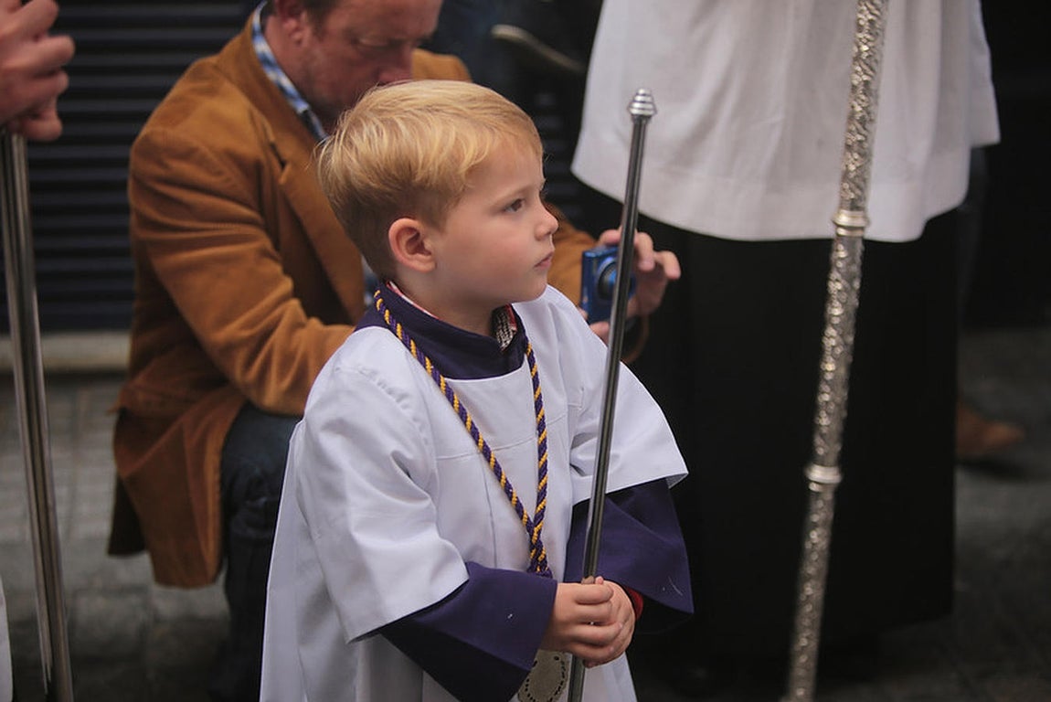 Fotos: El Resucitado por las calles de Cádiz