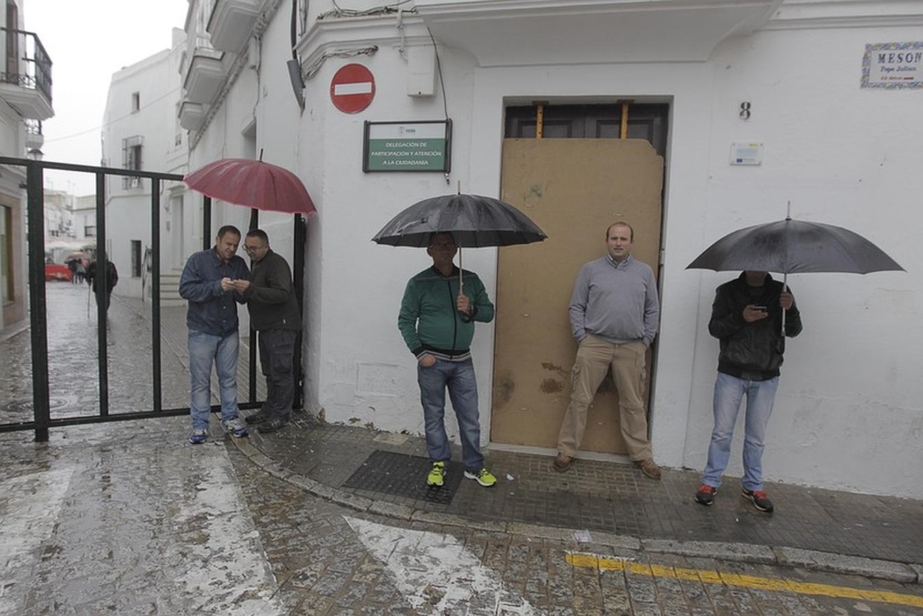 La lluvia desluce el tradicional toro &#039;embolao&#039; de Vejer