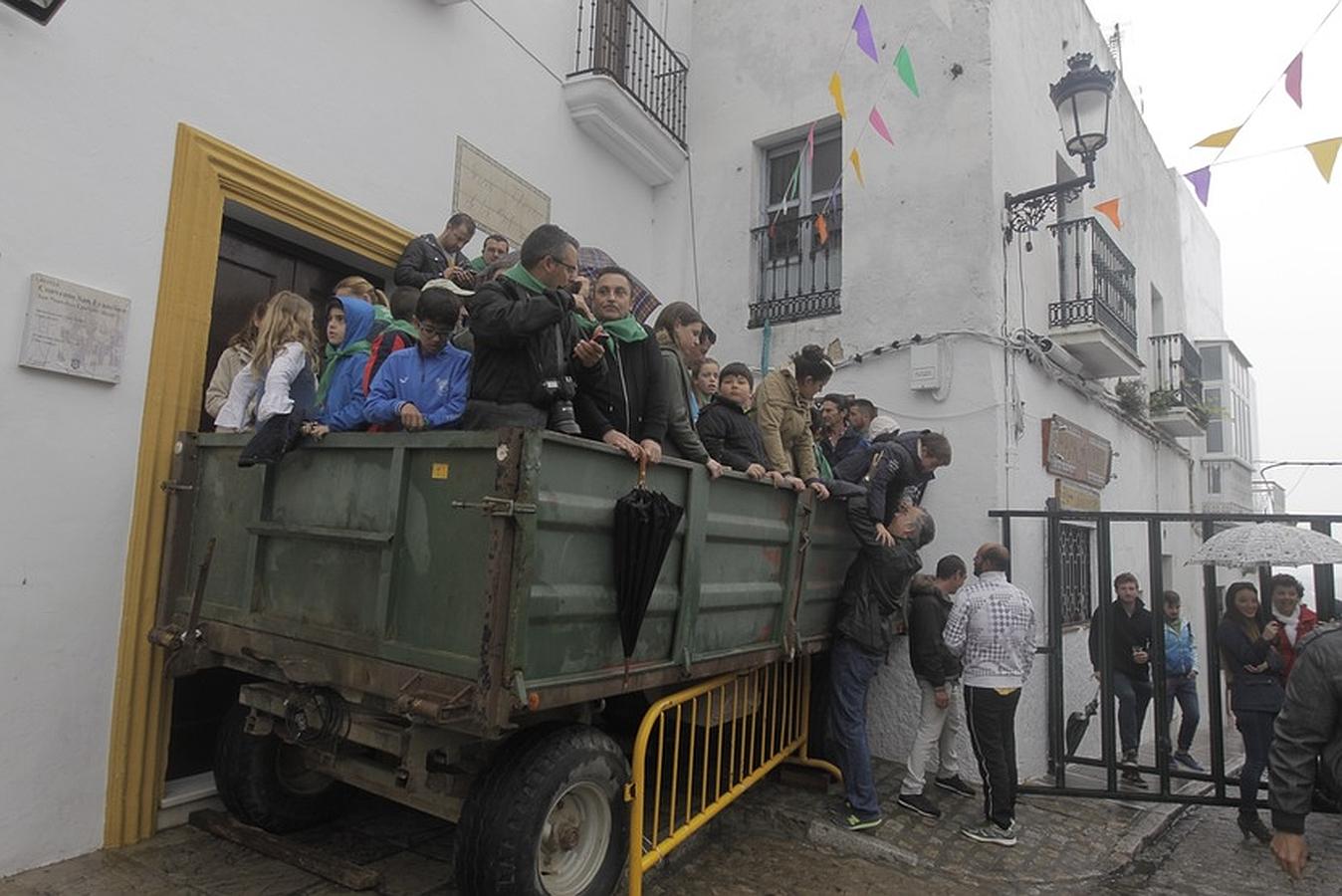 La lluvia desluce el tradicional toro &#039;embolao&#039; de Vejer