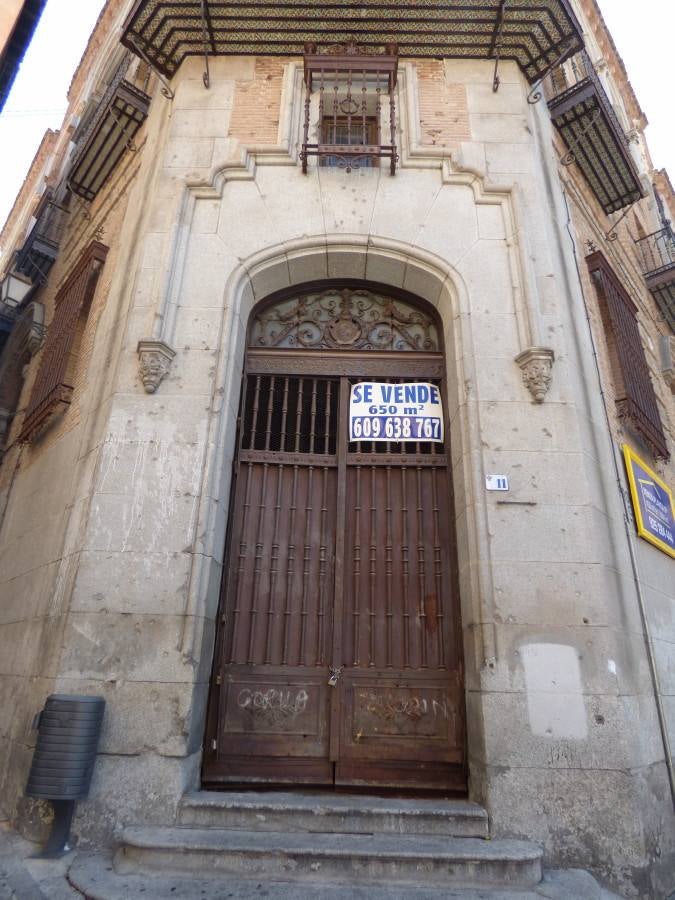 La entrada principal en marzo de 2016. 