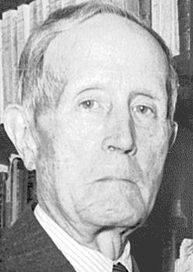 José Augusto Trinidad Martínez Ruiz, más conocido por su seudónimo: Azorín. 