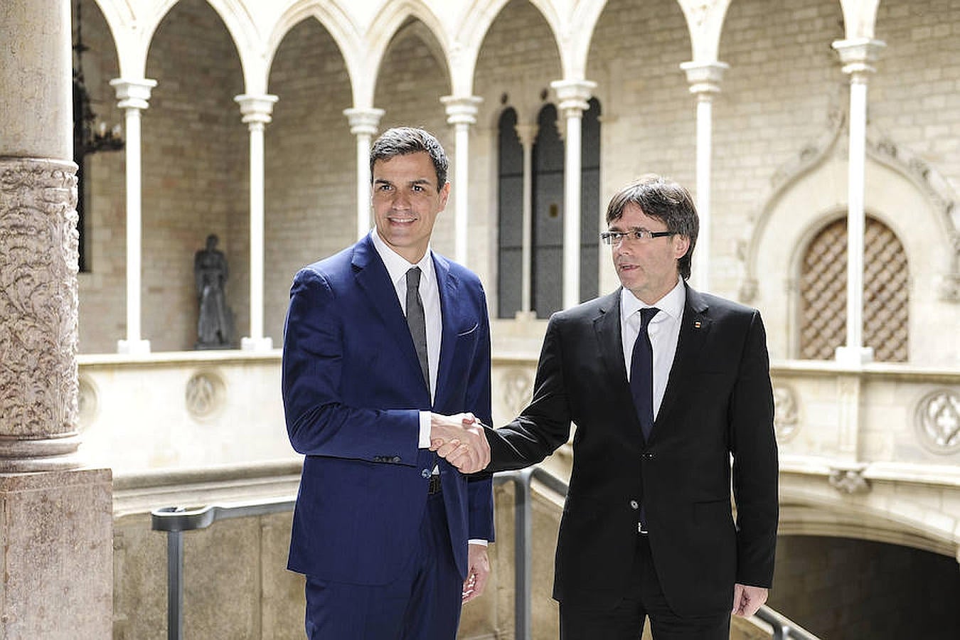 Sánchez se cita con Puigdemont. Pedro Sánchez se entrevistó con Carles Puigdemont el 15 de marzo en el Palau de la Generalitat