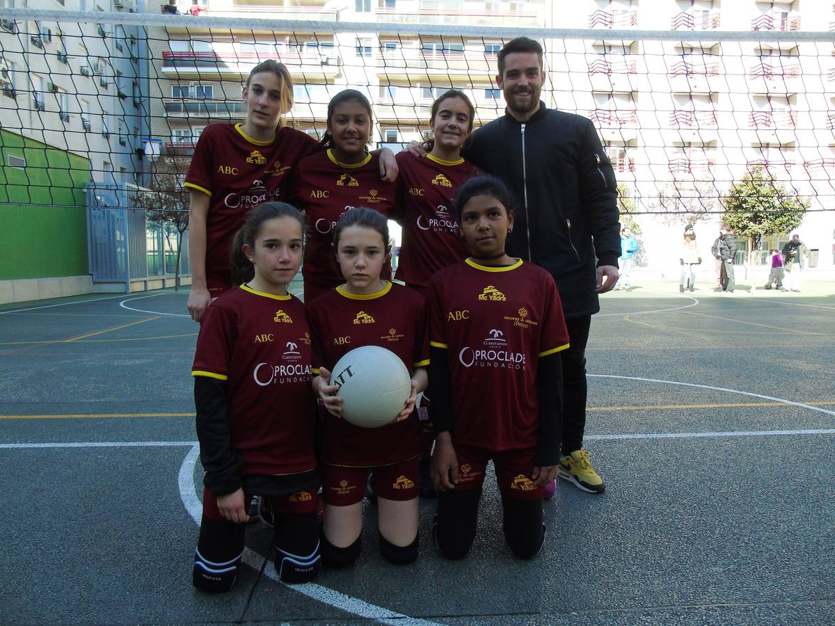 Claret A. Arriba: Ana (13), Gabriela (14), María D. (1), Fernando (E). Abajo: Marta (3), María H. (7), Luz Mari (5)