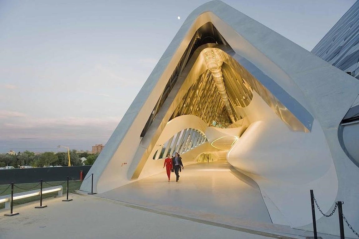 El pabellón puente de la Expo Zaragoza. 