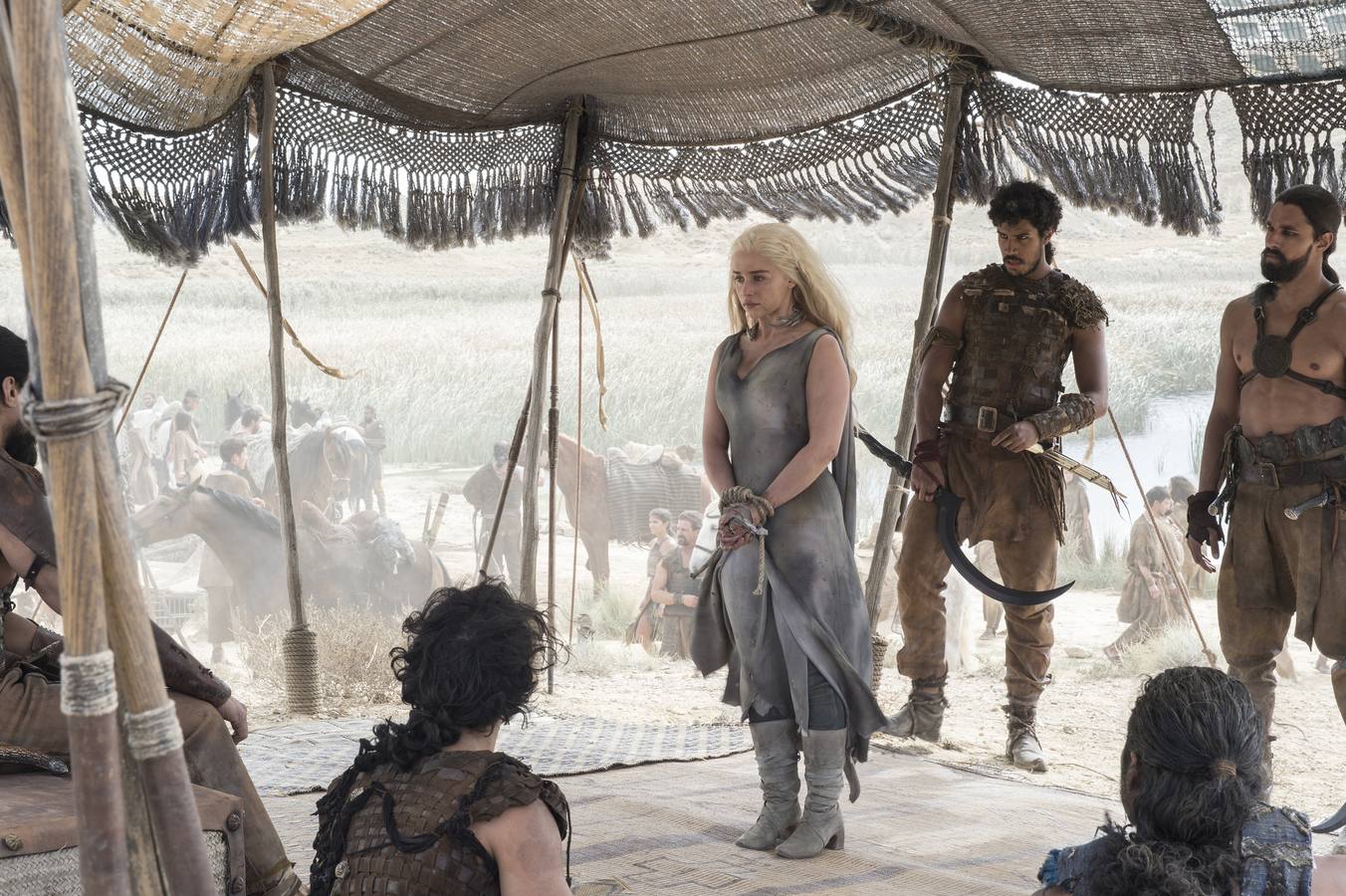 ¿Reconocerán en el khalasar a su Khalesi?. Al final de la quinta temporada un grupo de Dothrakis apresaban a Daenerys Targaryen.