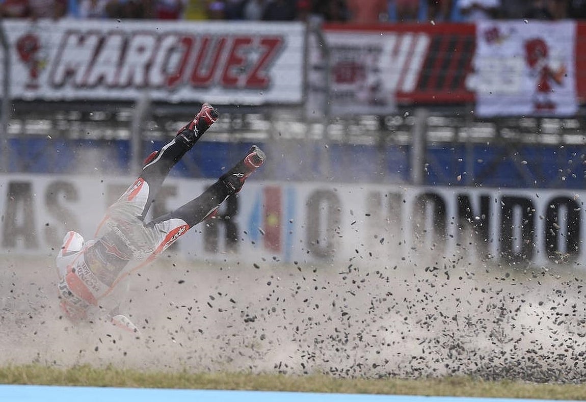 Escalofriante caída de Marc Márquez
