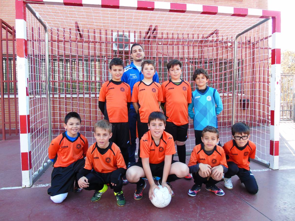 SANTA GEMA GALGANI. Arriba: Julio (10), Sergio (E), Marcos (4), Lucas (18), Hugo (21). Abajo: Álvaro (17), Arnau (9), Dani (7), Adrián (8), Juan (6). 