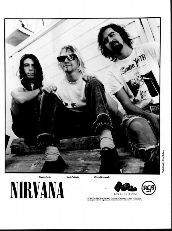 Además, Nirvana popularizar y revivió el interés por géneros como el punk, el post-punk y la música independiente en general. 