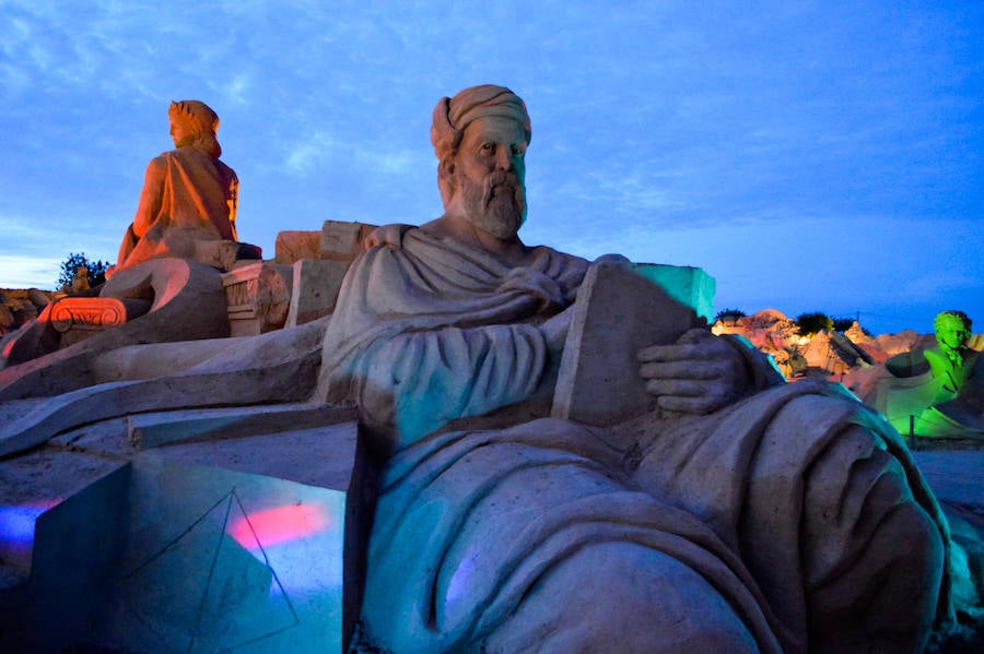 La mayor exposición de esculturas de arena. Fiesa es la mayor exposición de esculturas de arena creadas por artistas de varias nacionalidades o, lo que es lo mismo, el mayor evento de este género en todo el mundo, en el que se utilizan cuarenta mil toneladas de arena en una superficie de 15.000 metros cuadrados.