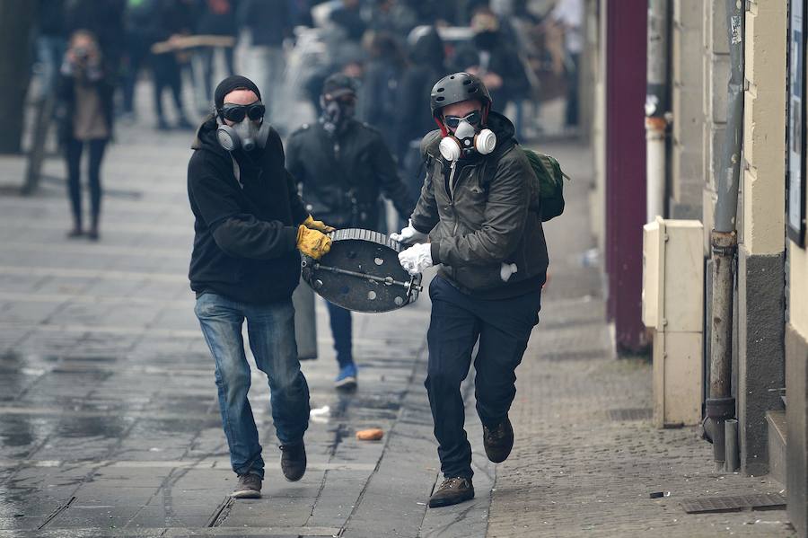 En algunas ciudades, como en Nantes, se han producido daños contra el mobiliario urbano e incidentes entre los manifestantes y la policía. 