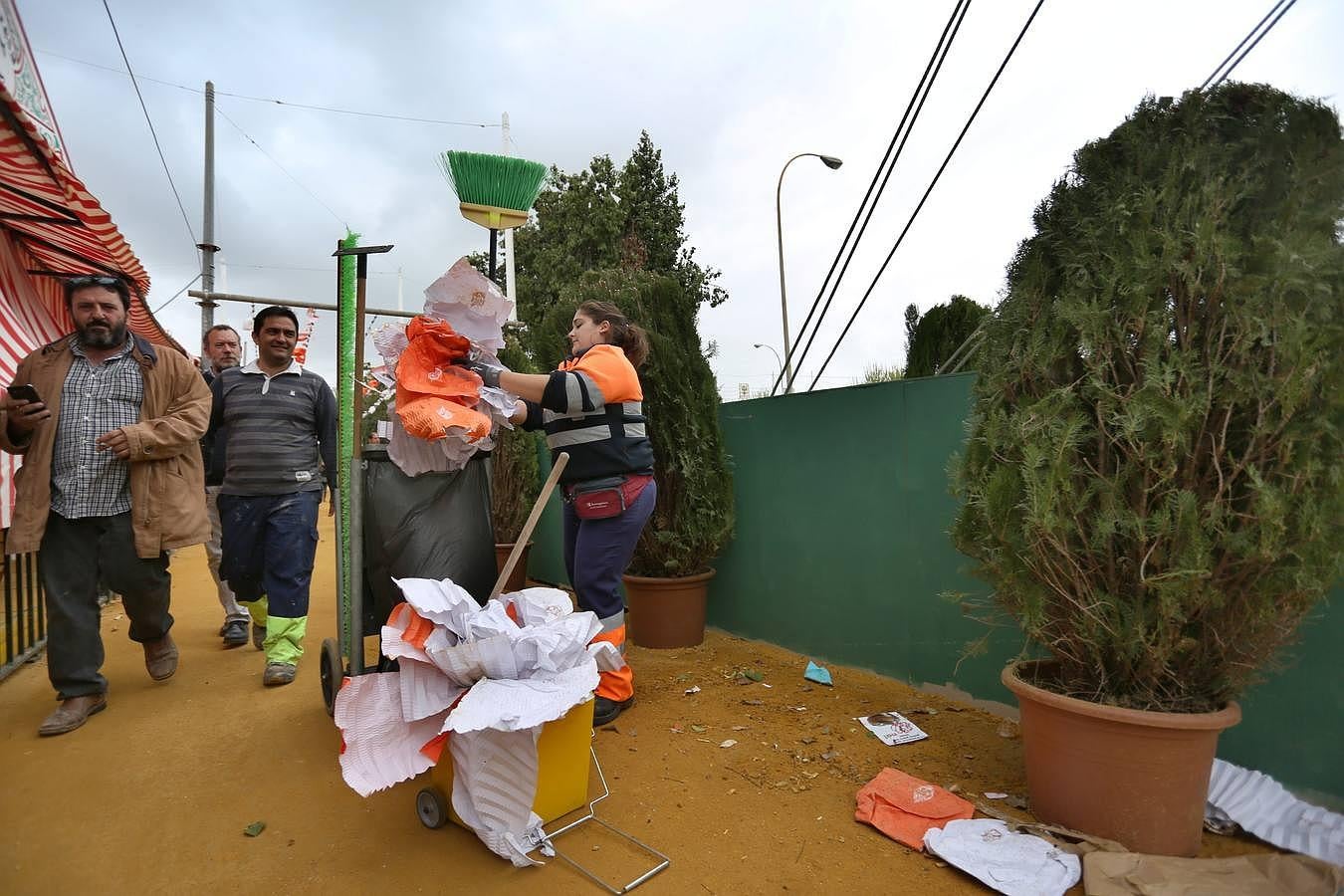 Ambiente en las casetas a pesar de la lluvia