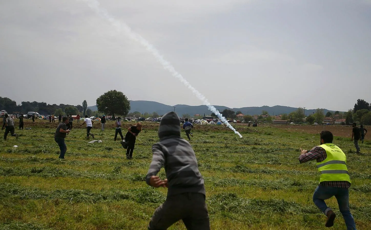 Poco antes de los enfrentamientos la Policía griega detuvo a una persona en los alrededores del campamento que portaba un aerosol de gas pimienta